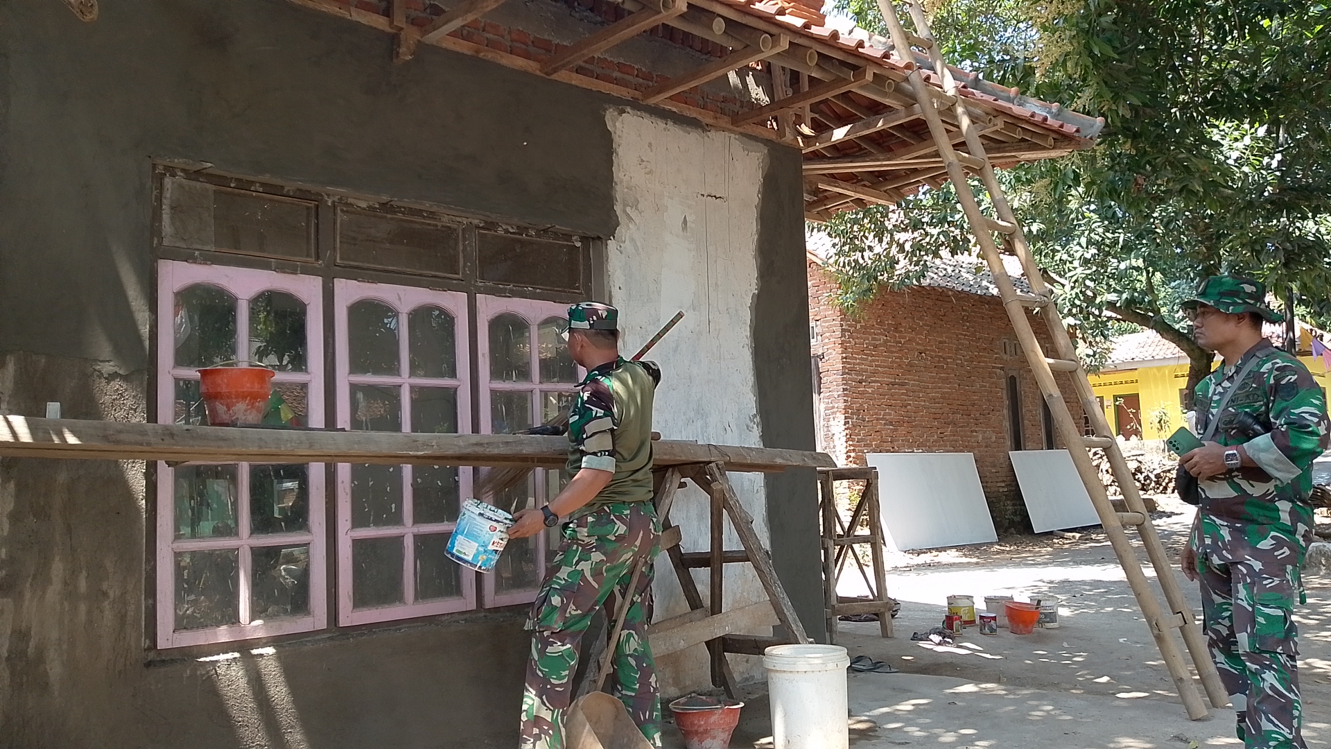 Madrahim Terima Kasih kepada Kuwu Desa Kubang dan Dandim 0620/Kabupaten Cirebon Atas Bantuan Rutilahu