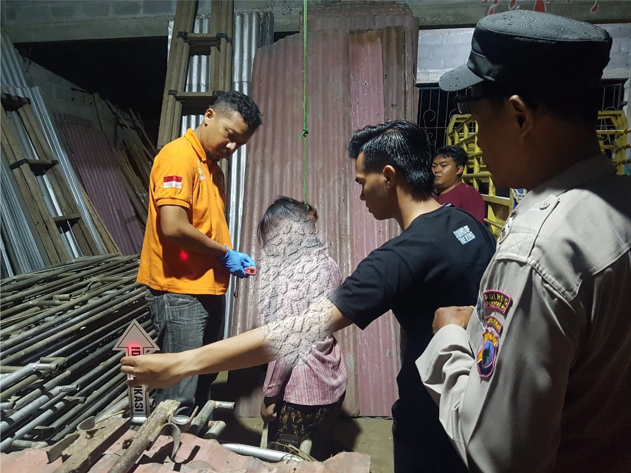 REMAJA PUTRI DITEMUKAN GANTUNG DIRI DI GUDANG TRATAK